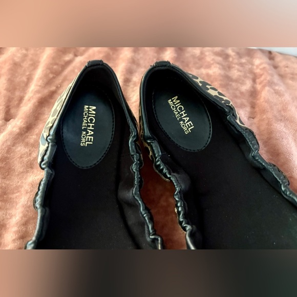 Michael Kors Tan & Black Leopard Print Ballet Flats W/ Bow, Size 8 - Picture 3 of 7